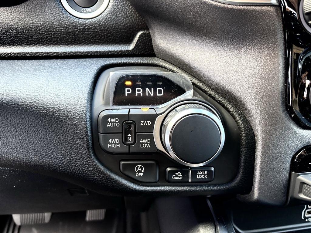 RAM 1500 Big Horn Crew Cab SWB 4WD 2026