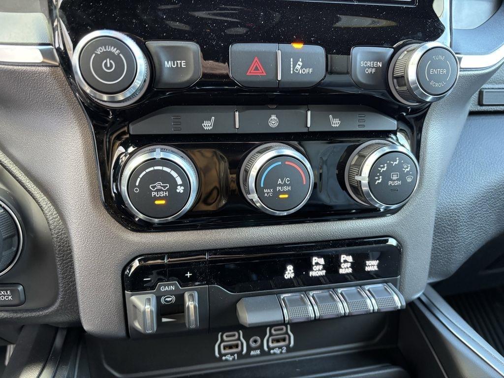 RAM 1500 Big Horn Crew Cab SWB 4WD 2026