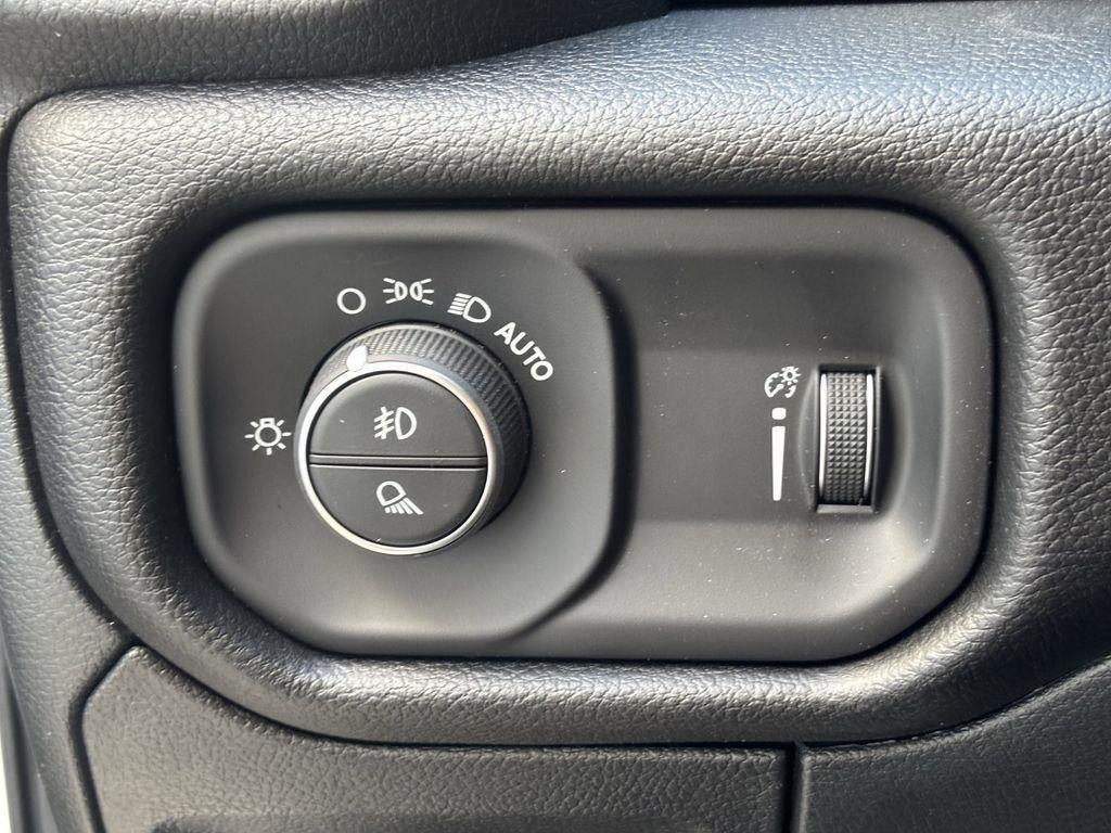 RAM 1500 Big Horn Crew Cab SWB 4WD 2026