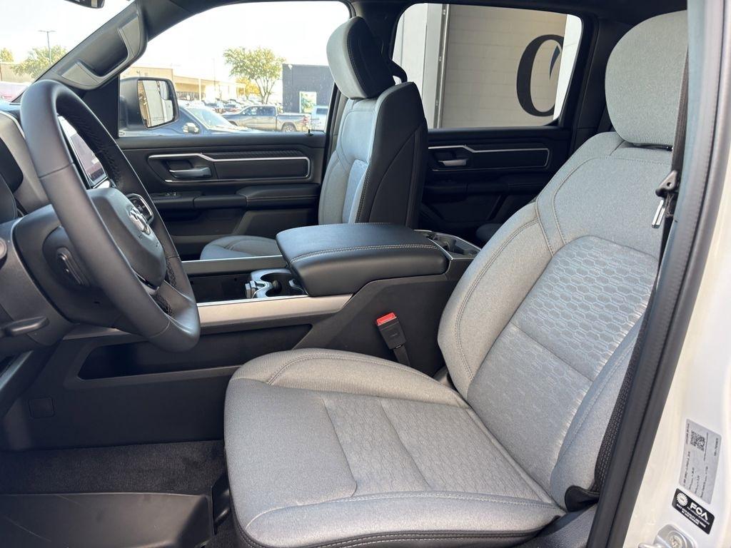 RAM 1500 Big Horn Crew Cab SWB 4WD 2026