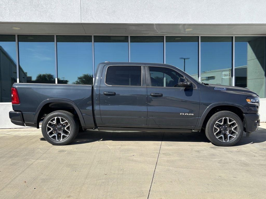 RAM 1500 Laramie Crew Cab SWB 2WD 2026