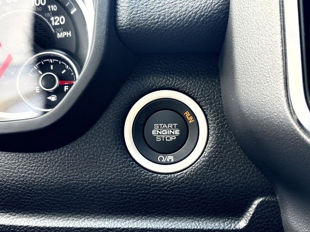 RAM 1500 Laramie Crew Cab SWB 2WD 2026