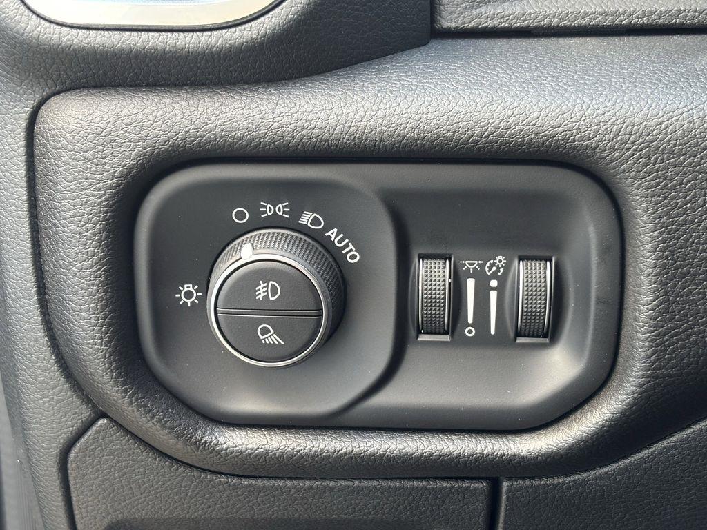 RAM 1500 Laramie Crew Cab SWB 2WD 2026