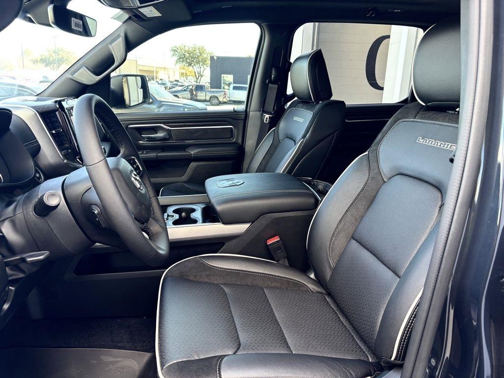 RAM 1500 Laramie Crew Cab SWB 2WD 2026