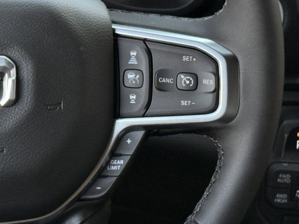 RAM 1500 Big Horn Crew Cab SWB 4WD 2026