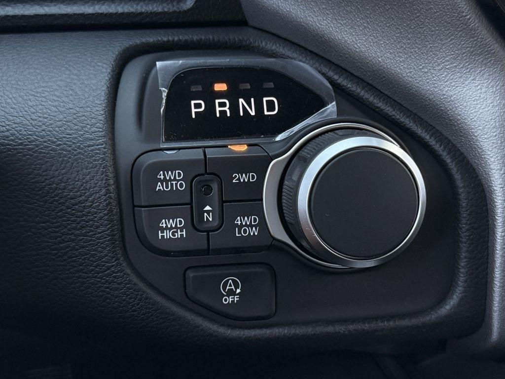 RAM 1500 Big Horn Crew Cab SWB 4WD 2026