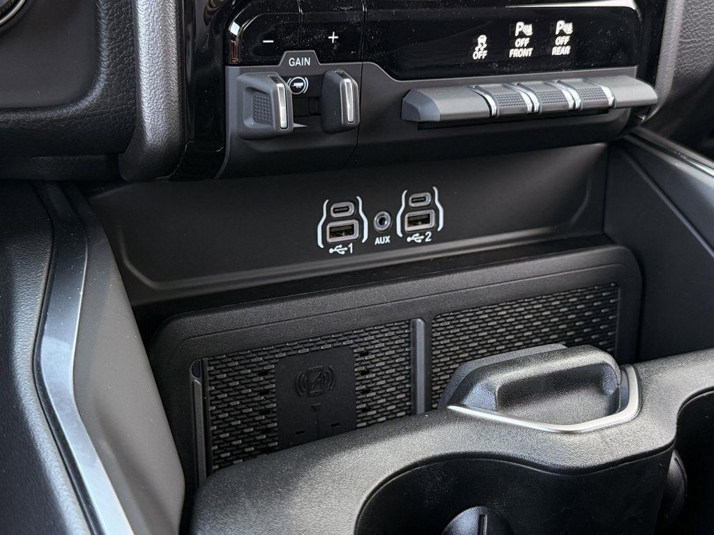 RAM 1500 Big Horn Crew Cab SWB 4WD 2026