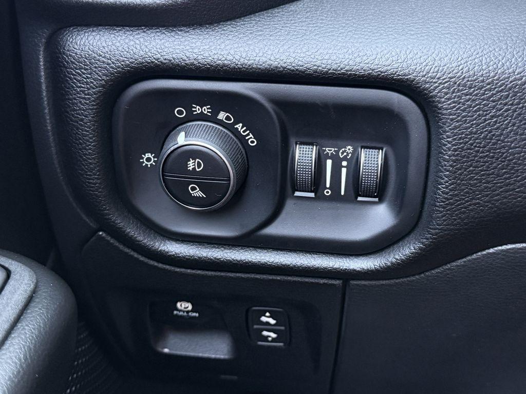 RAM 1500 Big Horn Crew Cab SWB 4WD 2026