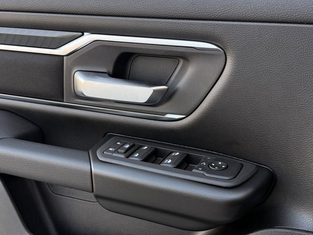 RAM 1500 Big Horn Crew Cab SWB 4WD 2026