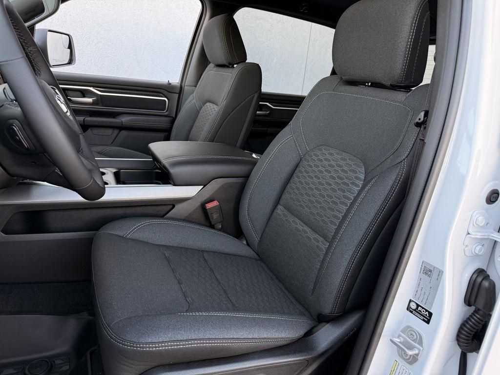 RAM 1500 Big Horn Crew Cab SWB 4WD 2026