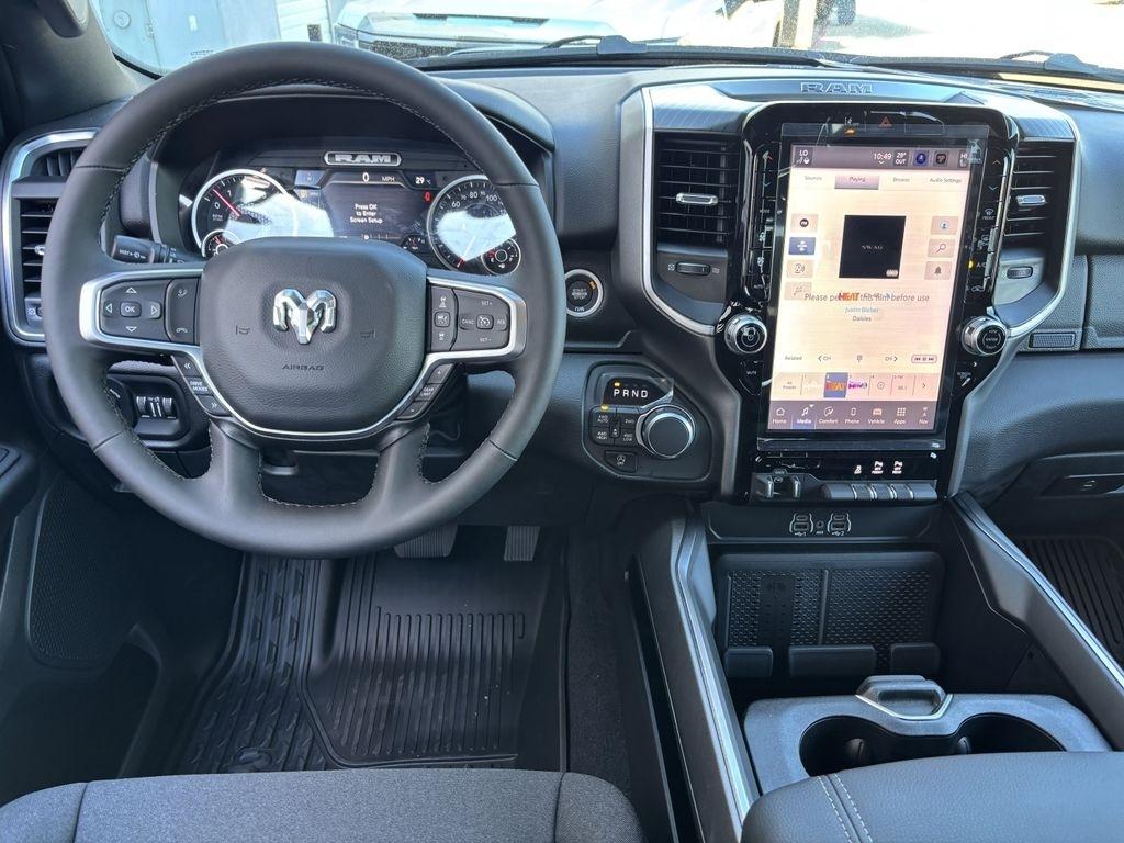 RAM 1500 Big Horn Crew Cab SWB 4WD 2026