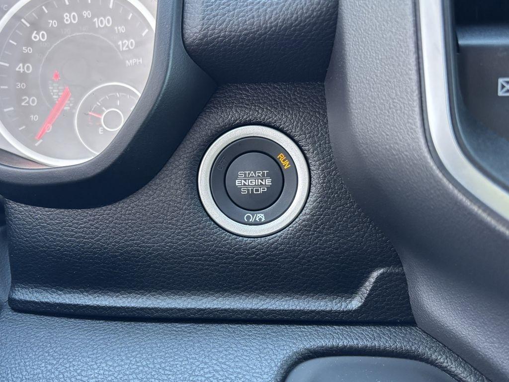 RAM 1500 Big Horn Crew Cab SWB 4WD 2026