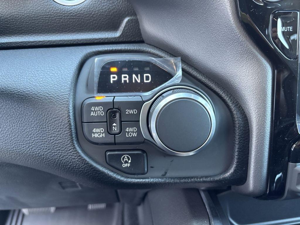 RAM 1500 Big Horn Crew Cab SWB 4WD 2026