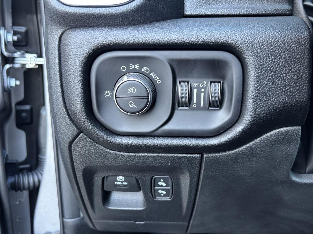 RAM 1500 Big Horn Crew Cab SWB 4WD 2026