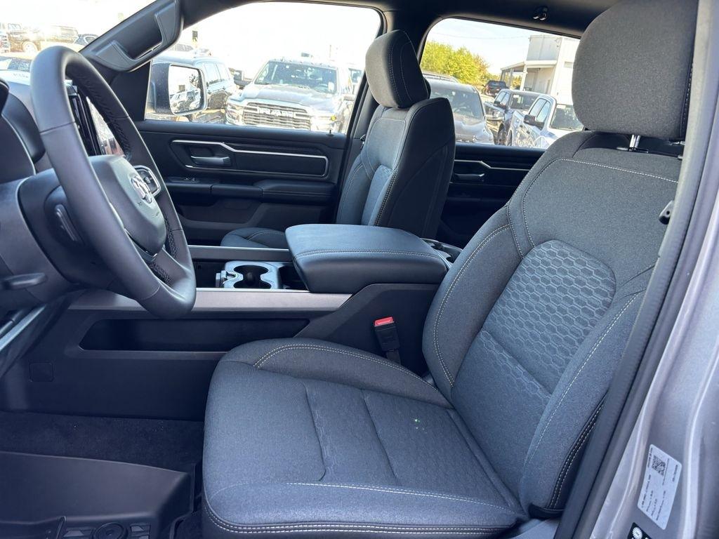 RAM 1500 Big Horn Crew Cab SWB 4WD 2026