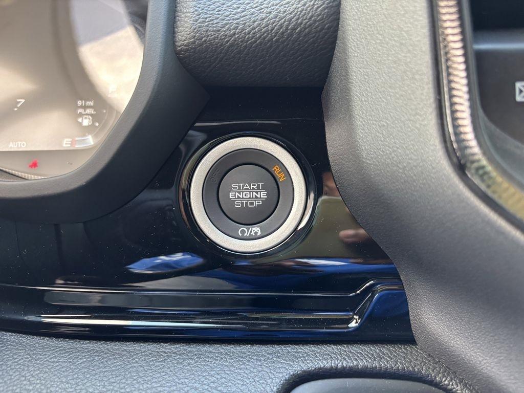 RAM 1500 Rebel Crew Cab SB 4WD 2026