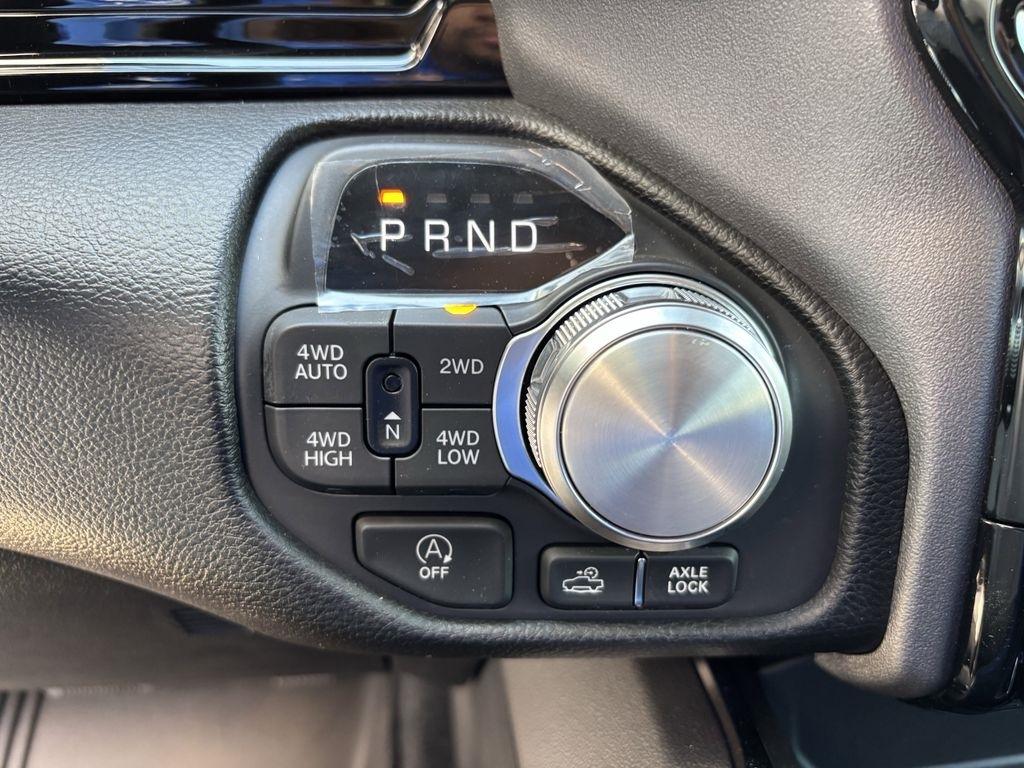 RAM 1500 Rebel Crew Cab SB 4WD 2026