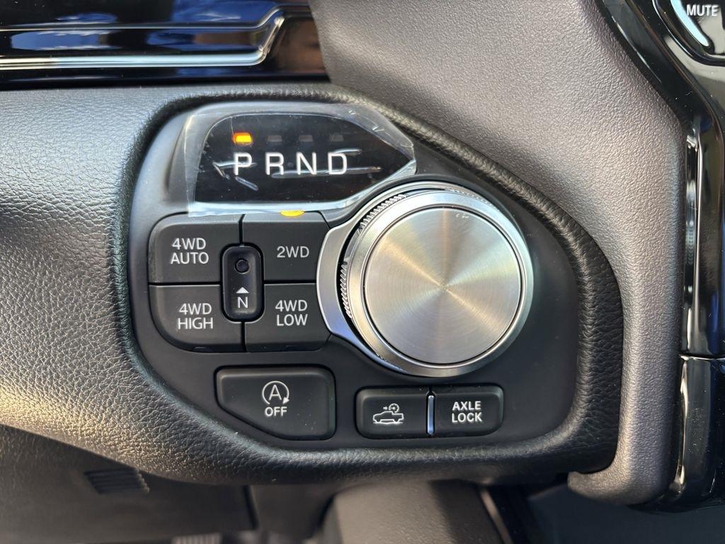 RAM 1500 Rebel Crew Cab SB 4WD 2026