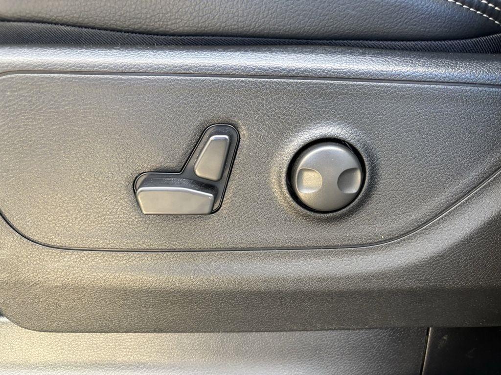 RAM 1500 Rebel Crew Cab SB 4WD 2026