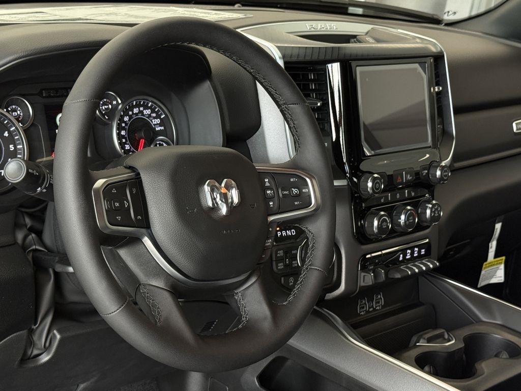 RAM 1500 Big Horn Crew Cab SWB 4WD 2026