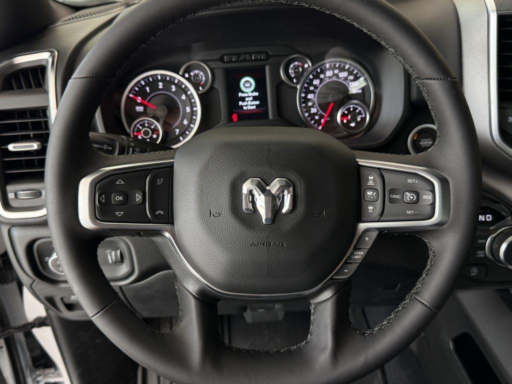 RAM 1500 Big Horn Crew Cab SWB 4WD 2026