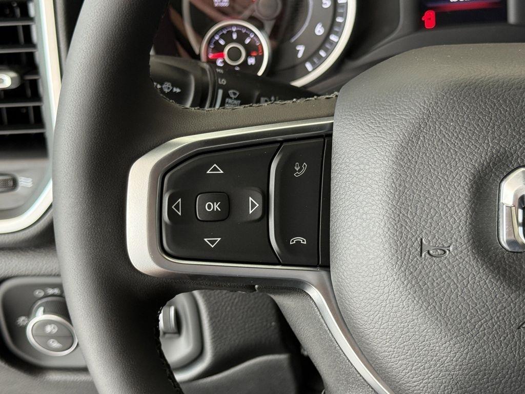 RAM 1500 Big Horn Crew Cab SWB 4WD 2026