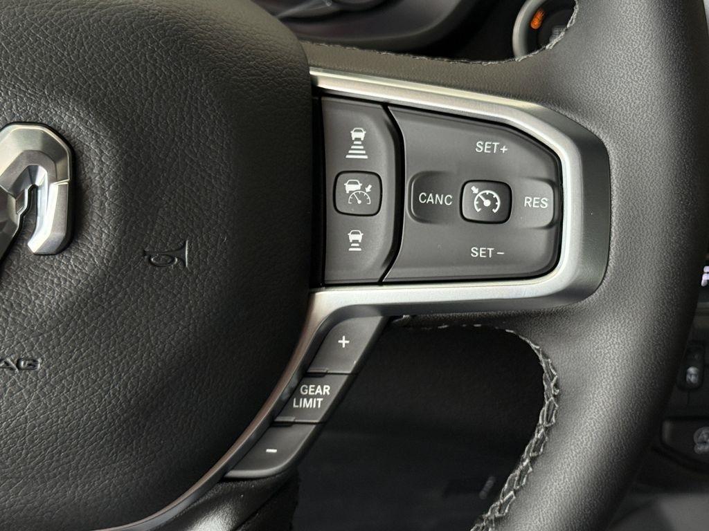 RAM 1500 Big Horn Crew Cab SWB 4WD 2026