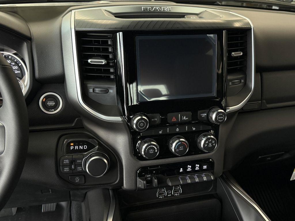 RAM 1500 Big Horn Crew Cab SWB 4WD 2026