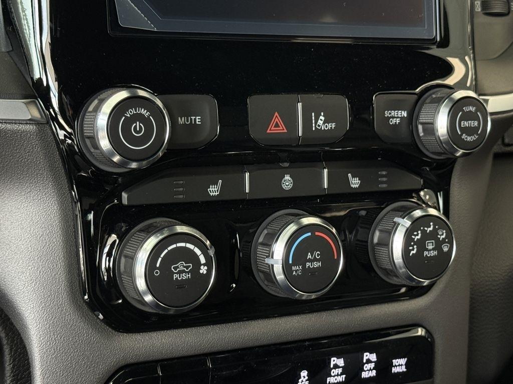 RAM 1500 Big Horn Crew Cab SWB 4WD 2026