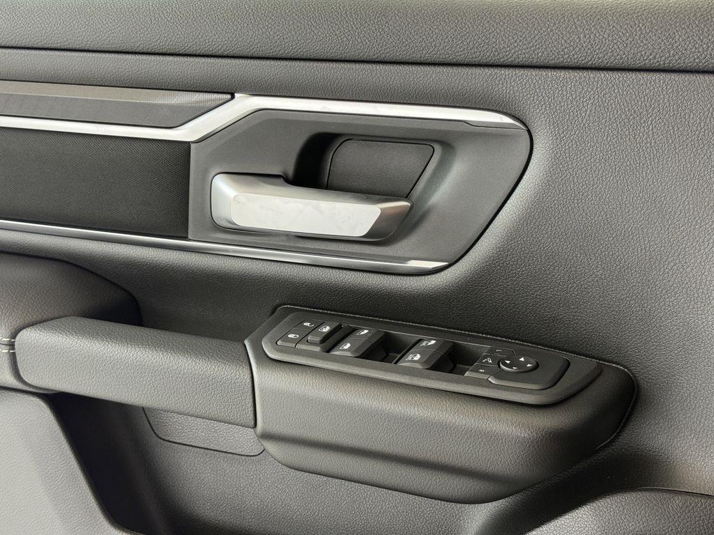 RAM 1500 Big Horn Crew Cab SWB 4WD 2026