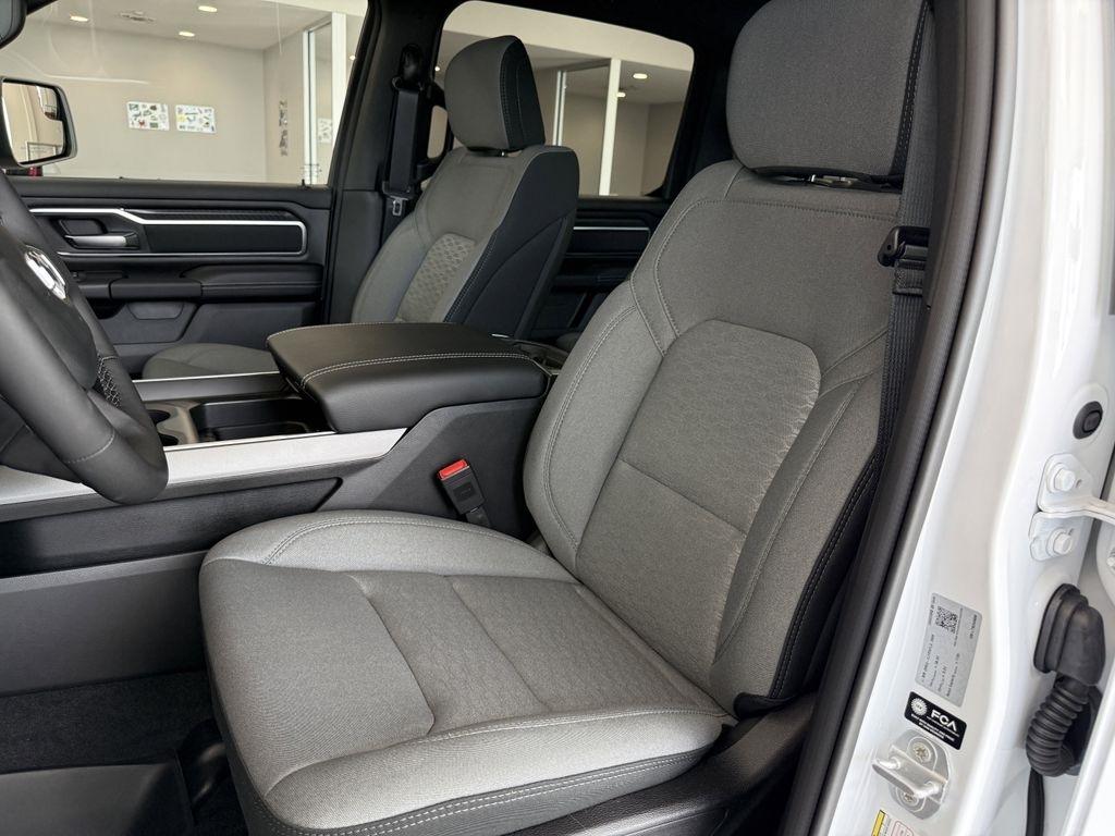 RAM 1500 Big Horn Crew Cab SWB 4WD 2026