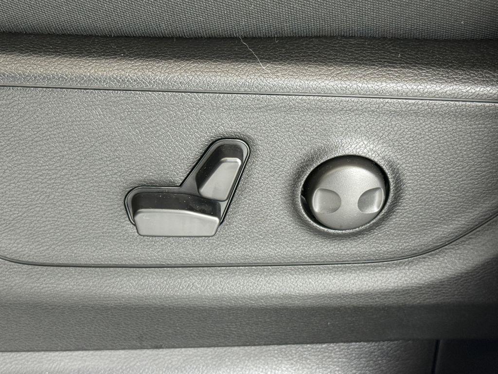 RAM 1500 Big Horn Crew Cab SWB 4WD 2026