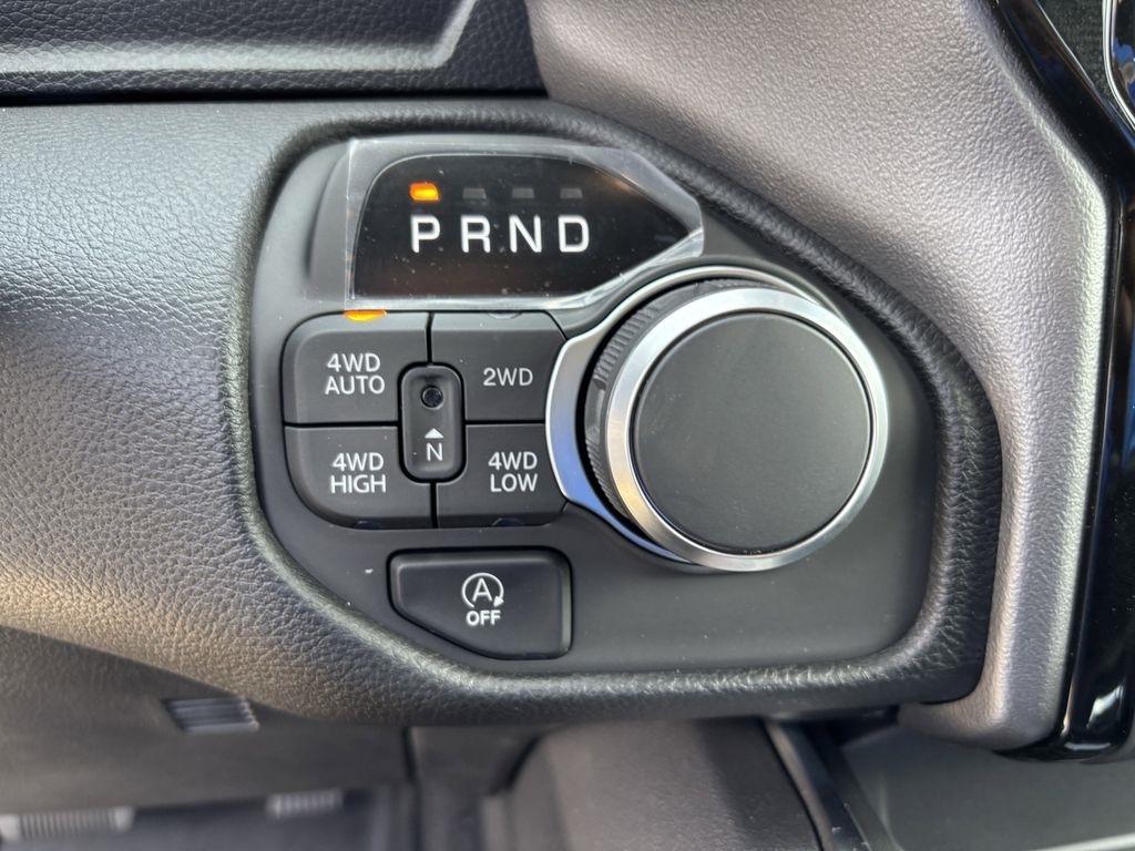 RAM 1500 Big Horn Crew Cab SWB 4WD 2026