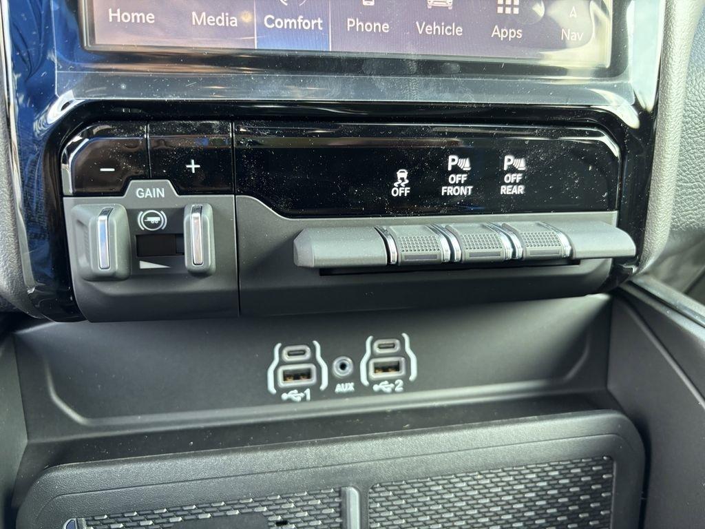 RAM 1500 Big Horn Crew Cab SWB 4WD 2026