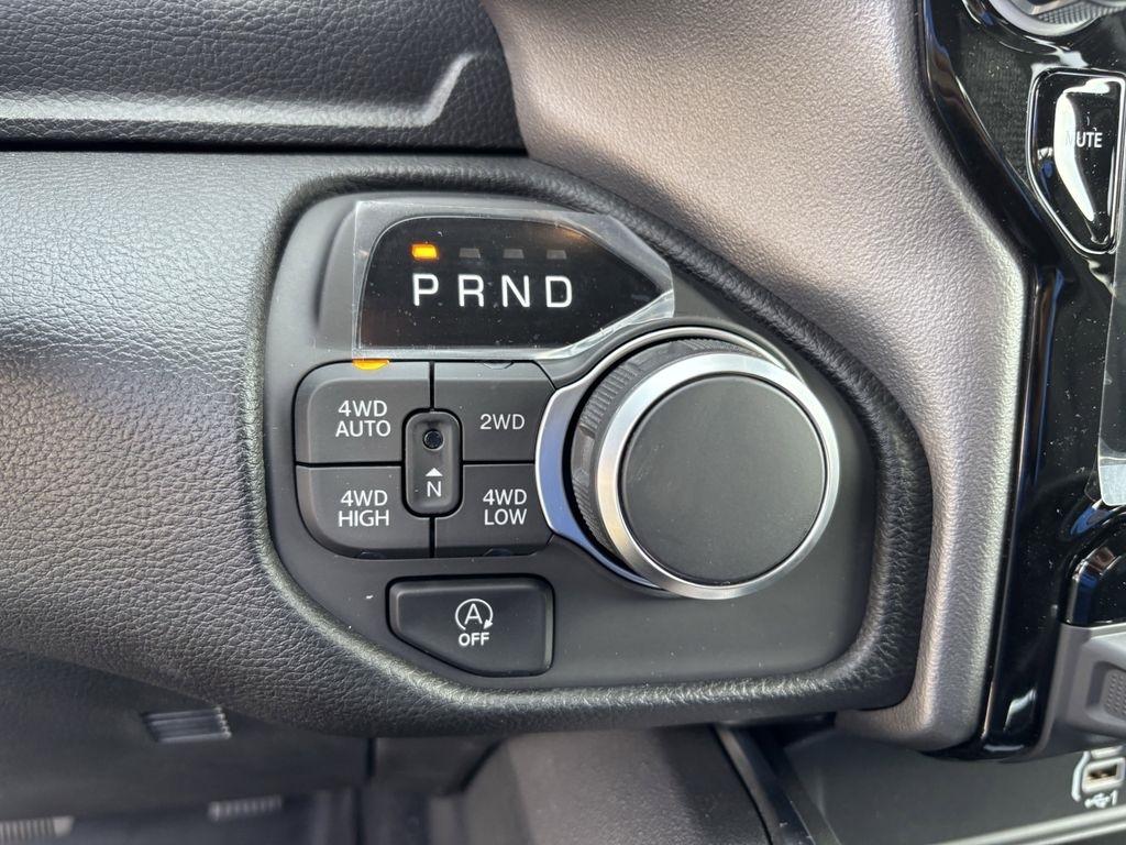 RAM 1500 Big Horn Crew Cab SWB 4WD 2026