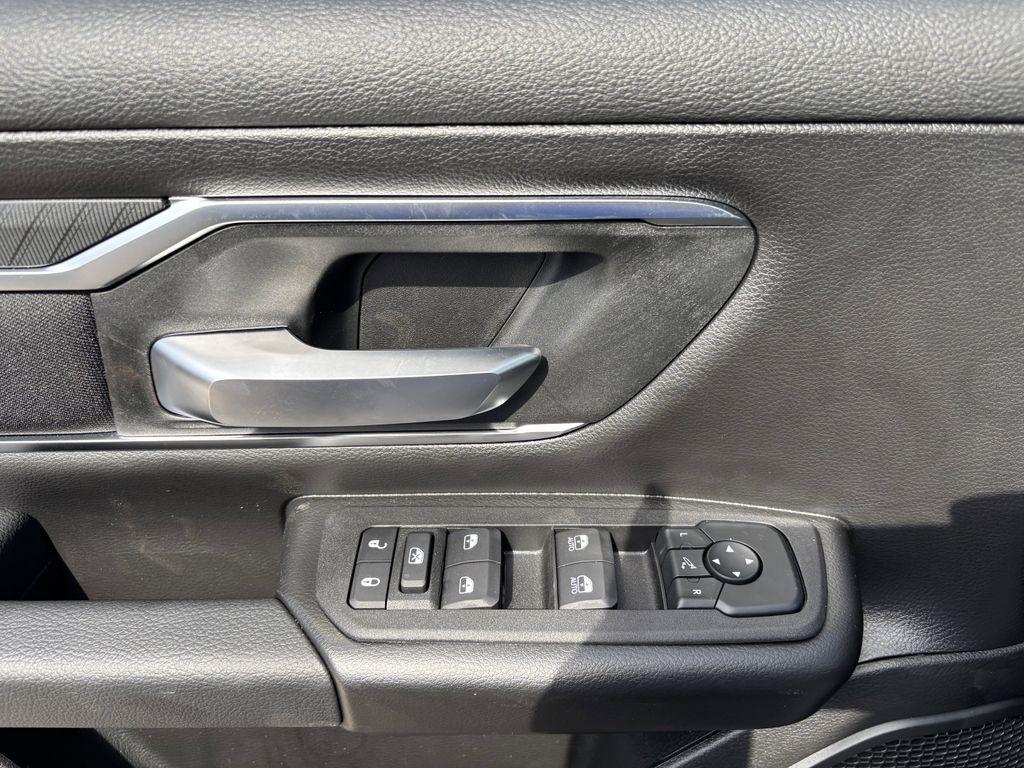 RAM 1500 Big Horn Crew Cab SWB 4WD 2026