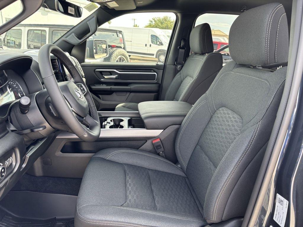 RAM 1500 Big Horn Crew Cab SWB 4WD 2026