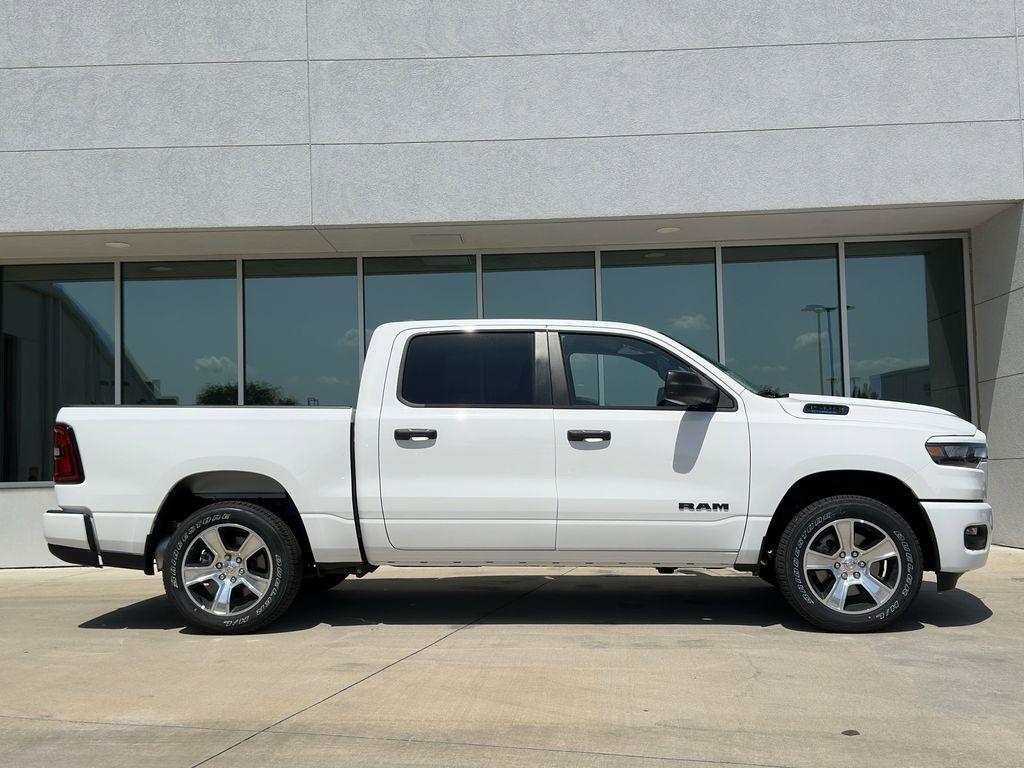 RAM 1500 Tradesman Crew Cab SWB 4WD 2025