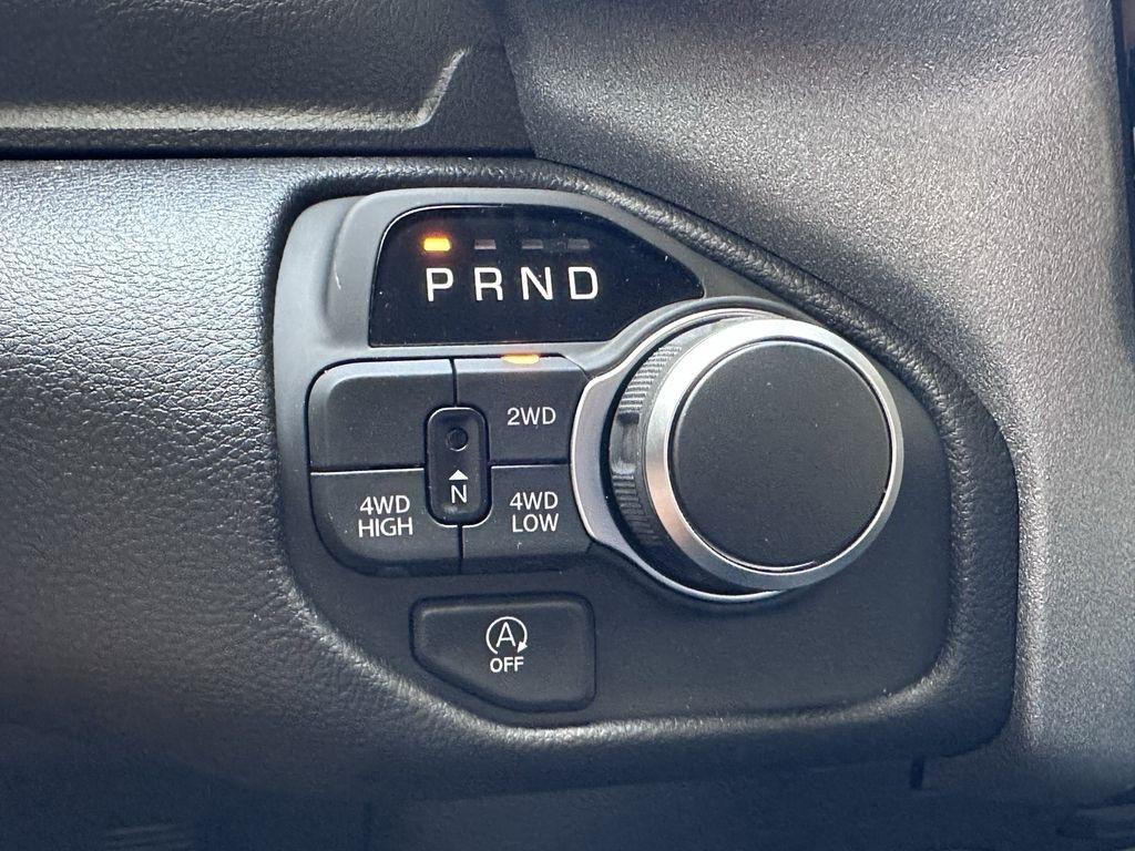 RAM 1500 Tradesman Crew Cab SWB 4WD 2025