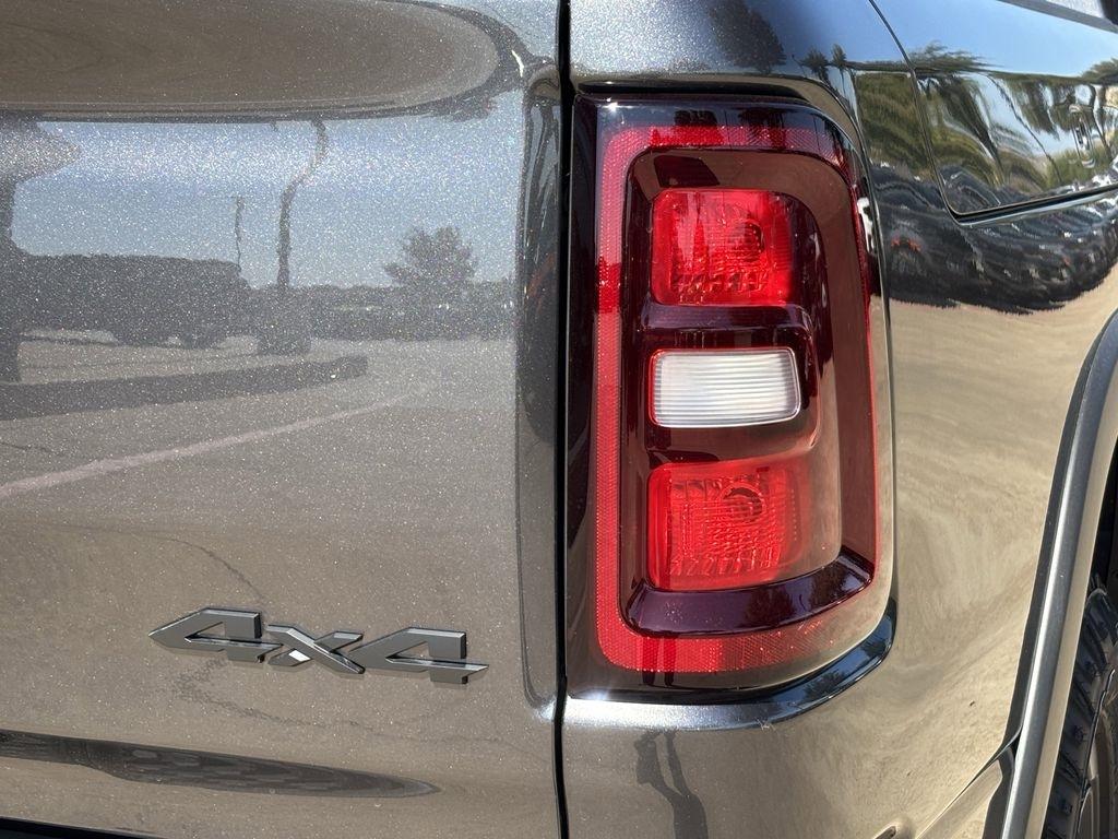 RAM 1500 Rebel Crew Cab SB 4WD 2026