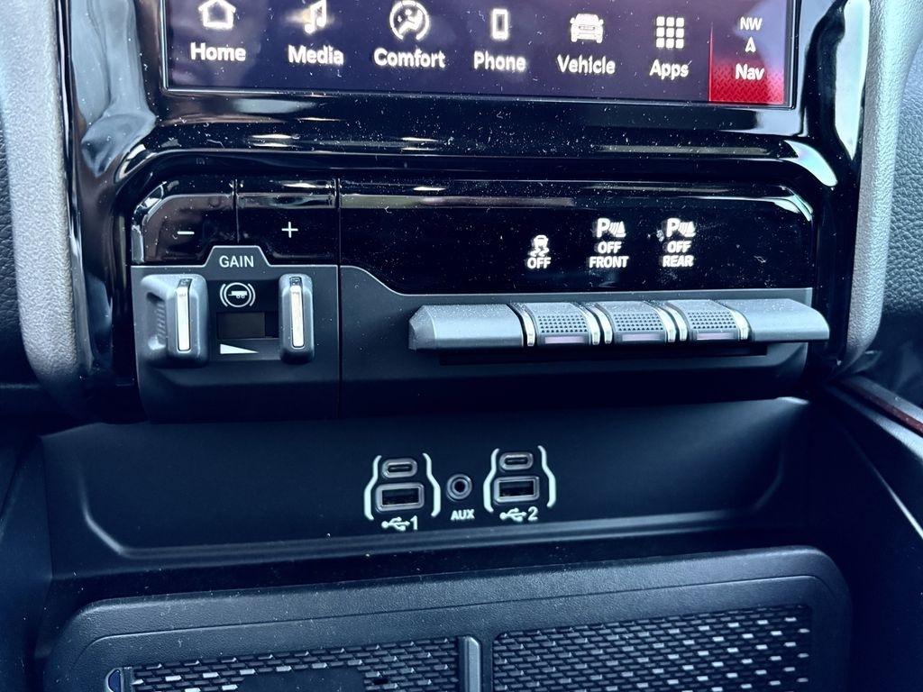 RAM 1500 Rebel Crew Cab SB 4WD 2026