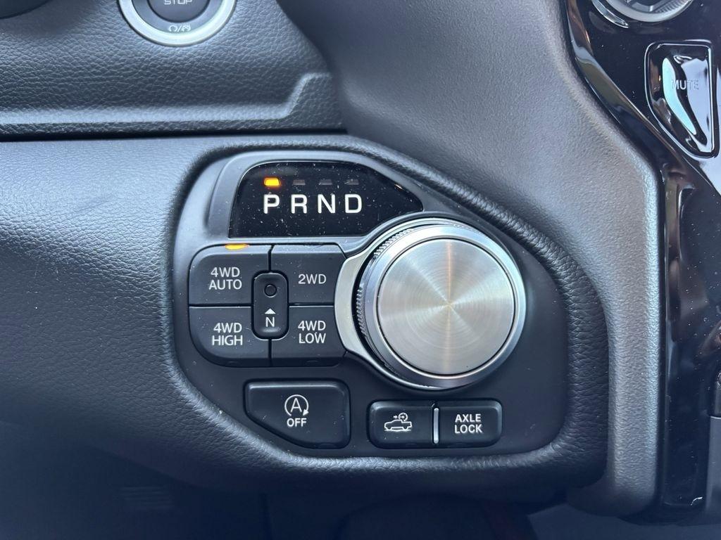 RAM 1500 Rebel Crew Cab SB 4WD 2026