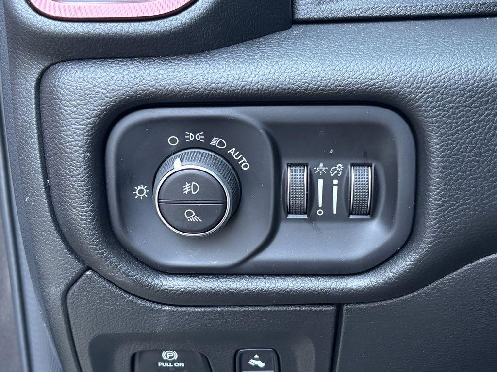 RAM 1500 Rebel Crew Cab SB 4WD 2026