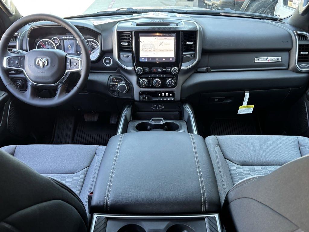 RAM 1500 Big Horn Crew Cab SWB 4WD 2026