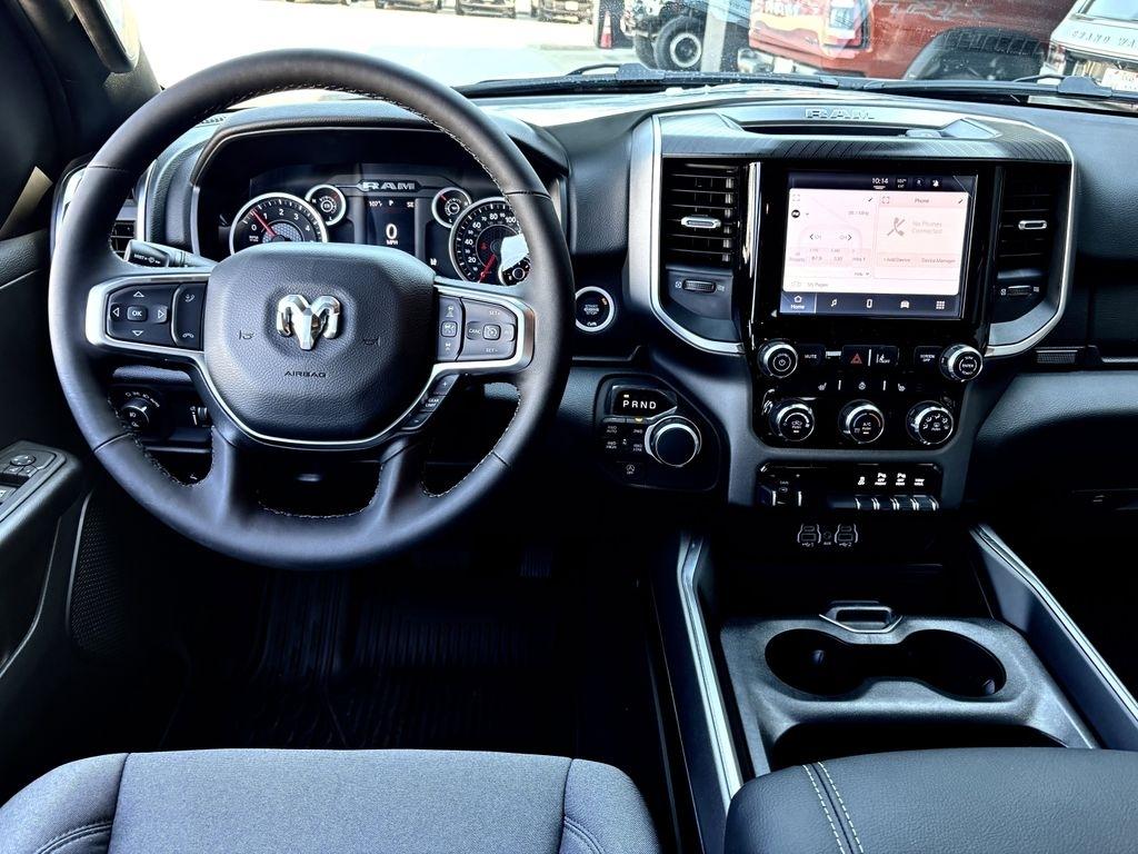 RAM 1500 Big Horn Crew Cab SWB 4WD 2026