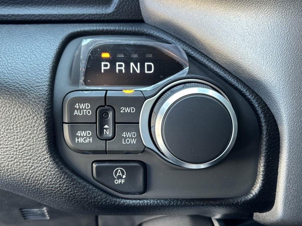 RAM 1500 Big Horn Crew Cab SWB 4WD 2026