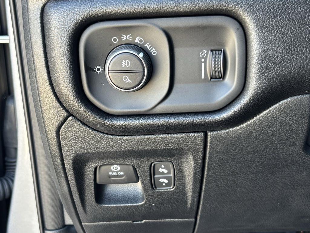 RAM 1500 Big Horn Crew Cab SWB 4WD 2026