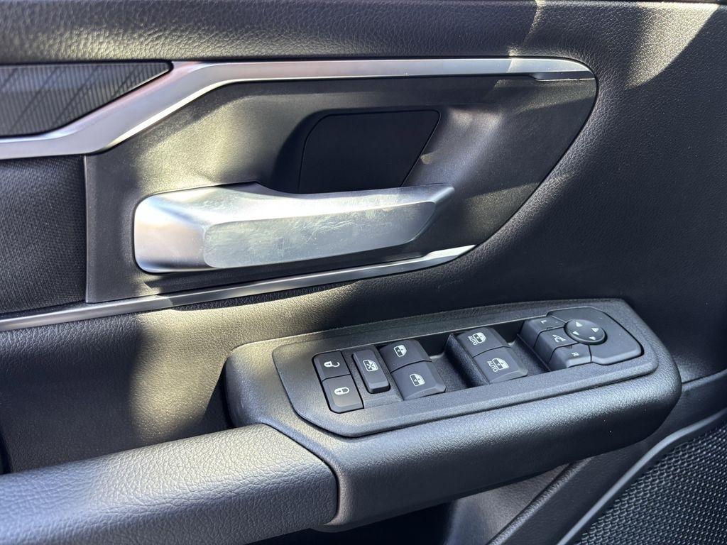 RAM 1500 Big Horn Crew Cab SWB 4WD 2026