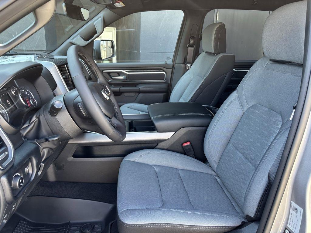 RAM 1500 Big Horn Crew Cab SWB 4WD 2026