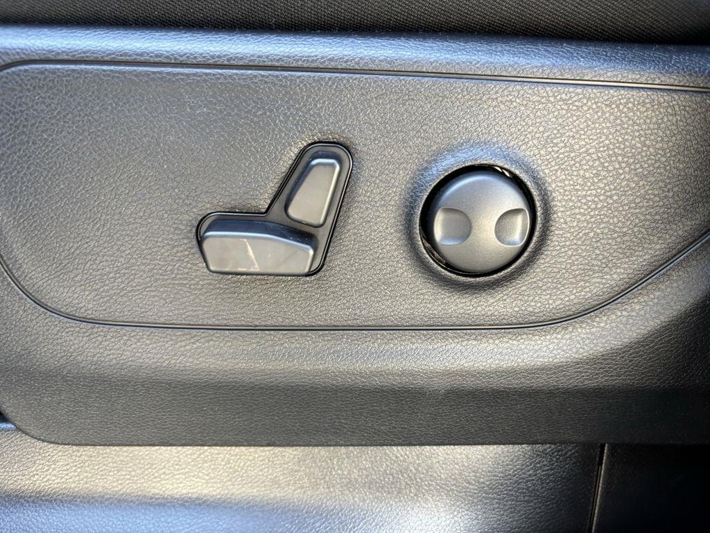 RAM 1500 Big Horn Crew Cab SWB 4WD 2026